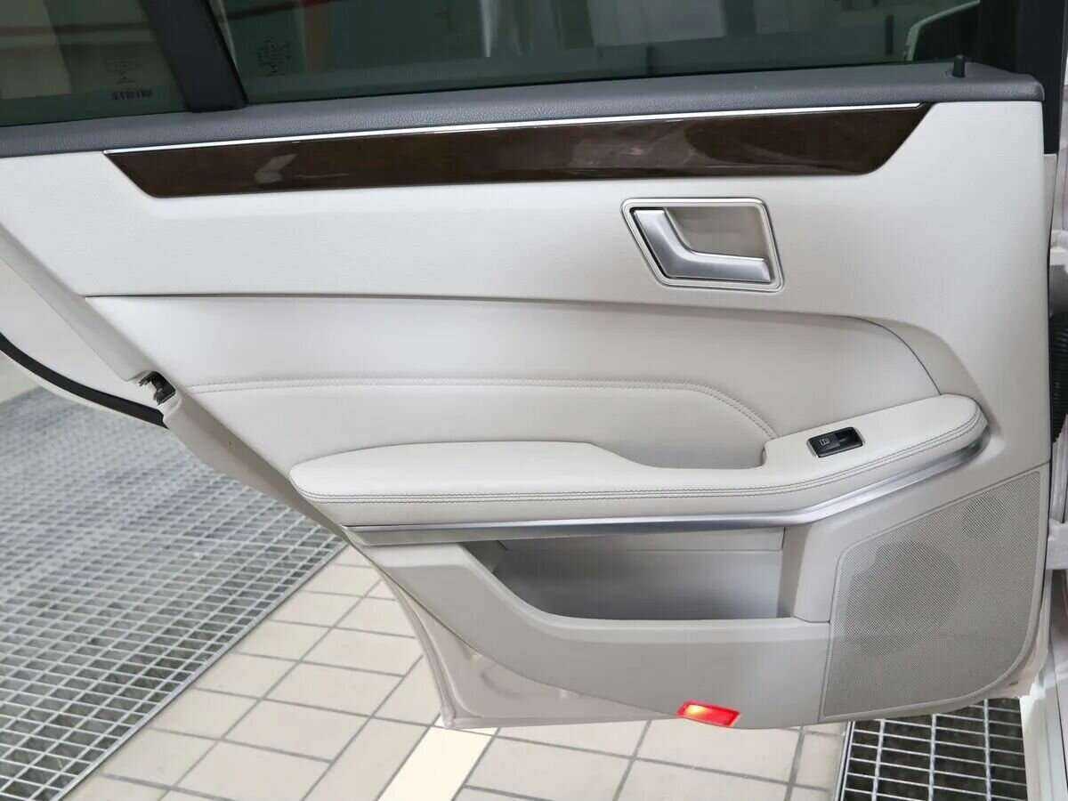 Б/У Мерседес-Бенц Е-Класс 2014 года. Фото: #12