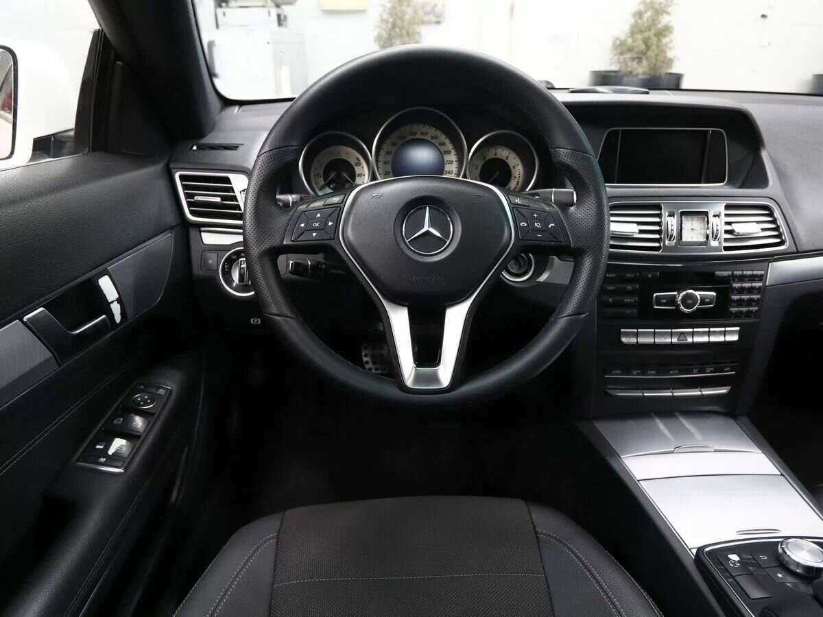 Б/У Мерседес-Бенц Е-Класс 2013 года. Фото: #11