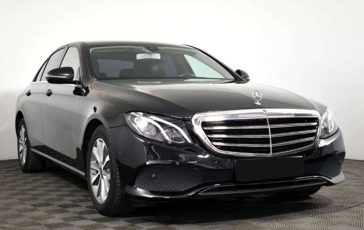 Б/У Мерседес-Бенц Е-Класс 2018 года. Фото: #2