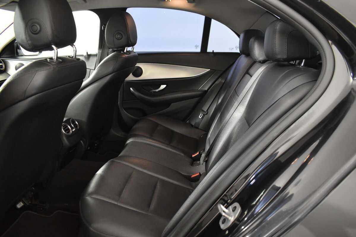 Б/У Мерседес-Бенц Е-Класс 2018 года. Фото: #6