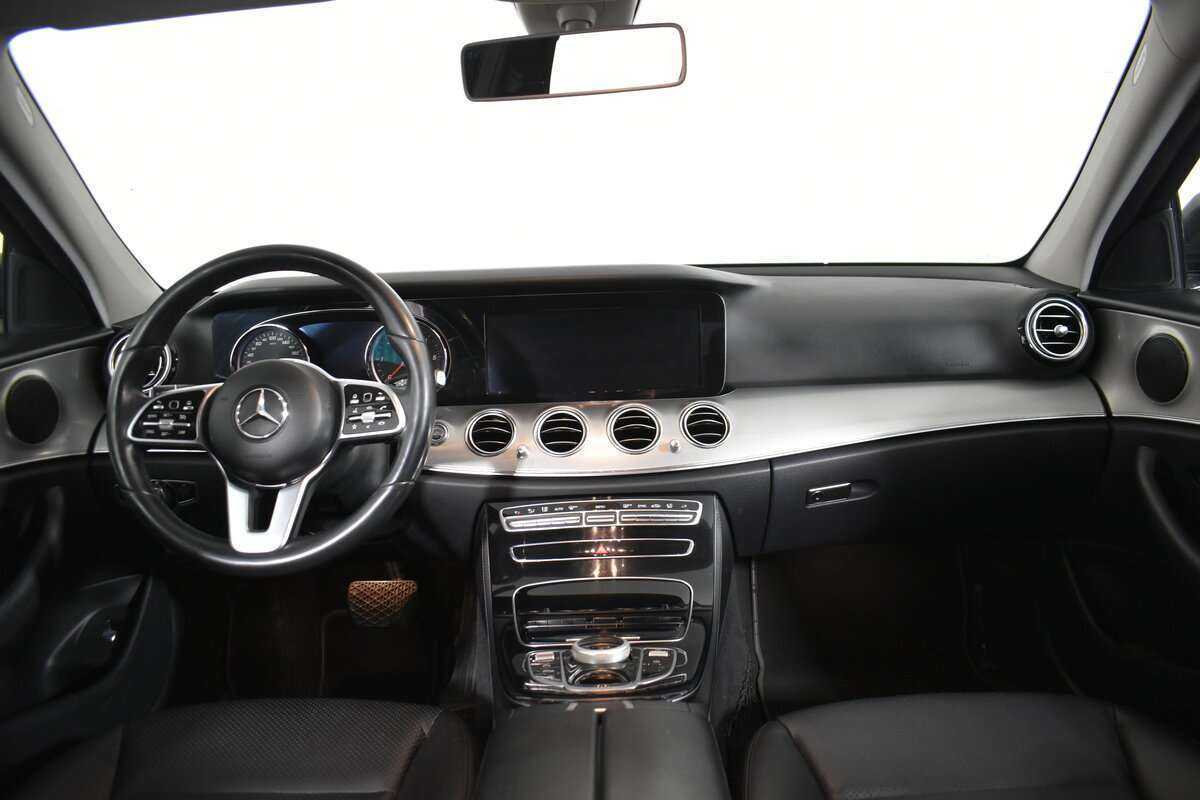 Б/У Мерседес-Бенц Е-Класс 2018 года. Фото: #12