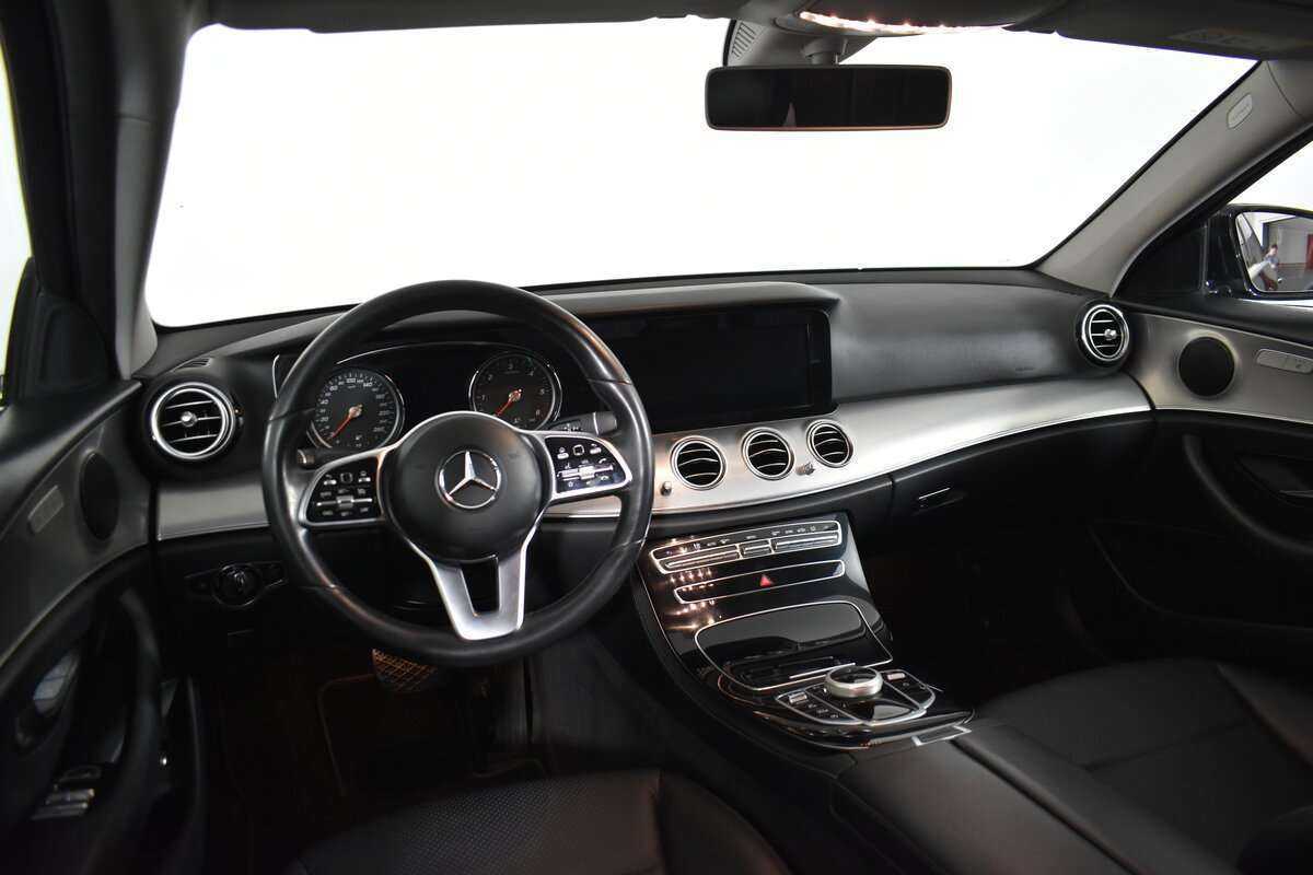 Б/У Мерседес-Бенц Е-Класс 2018 года. Фото: #13