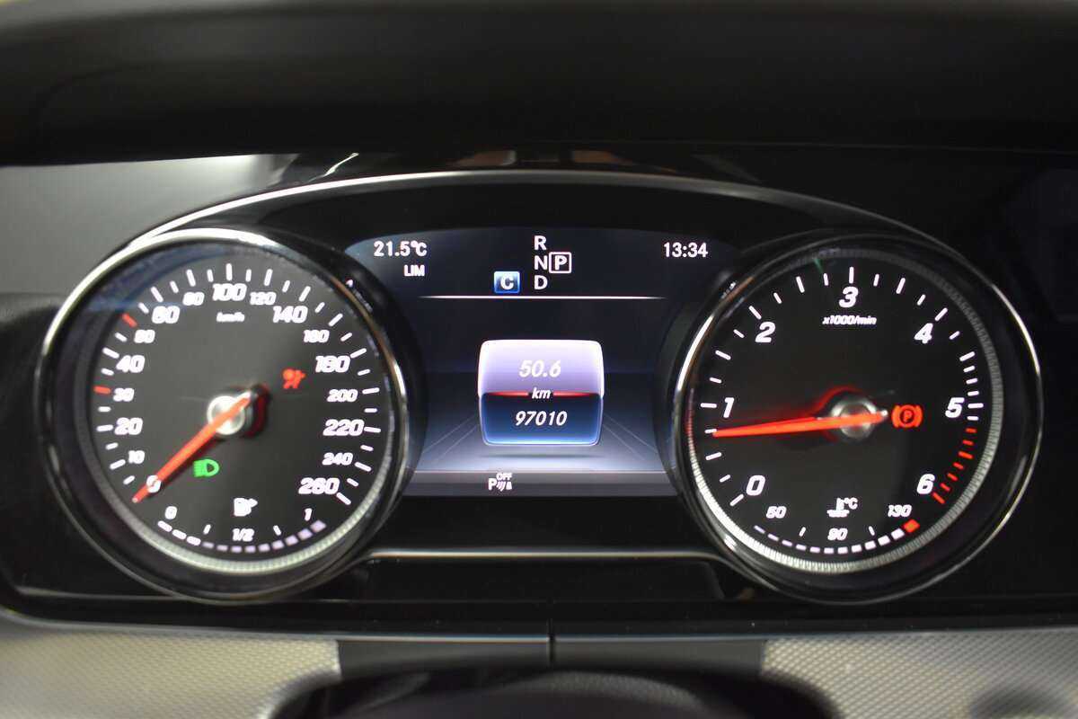 Б/У Мерседес-Бенц Е-Класс 2018 года. Фото: #15