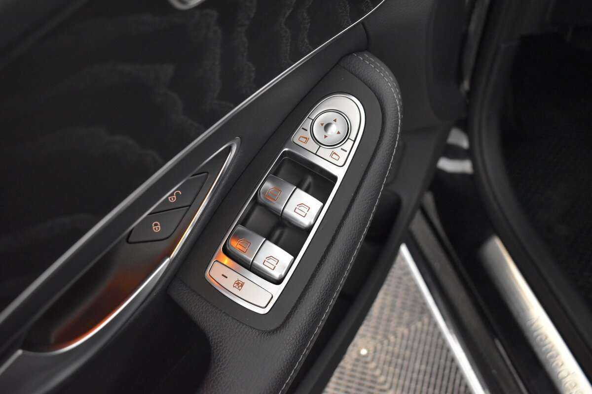 Б/У Мерседес-Бенц Ц-Класс 2019 года. Фото: #6