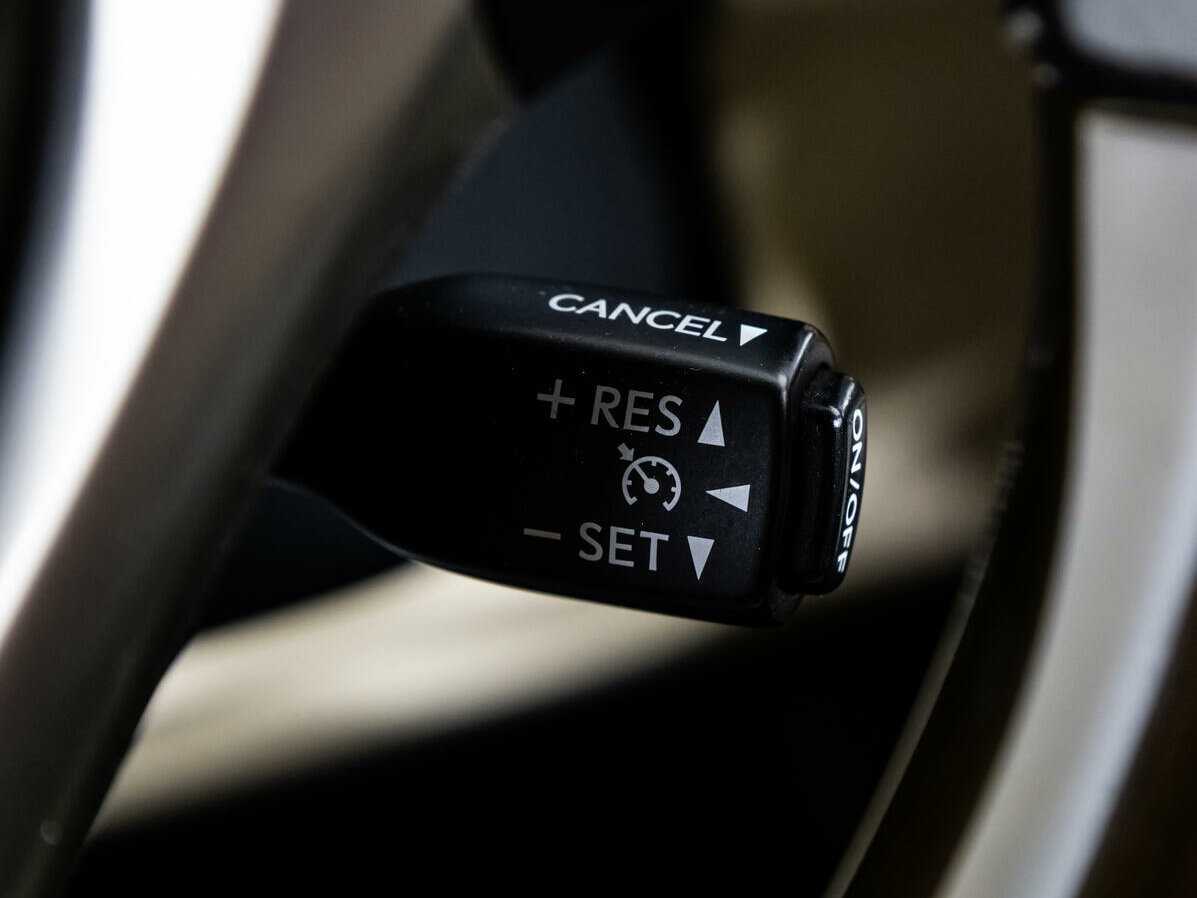 Б/У Лексус ЕС 2014 года. Фото: #17