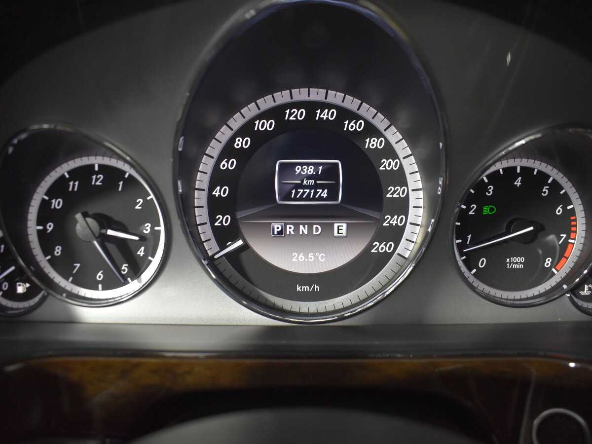 Б/У Мерседес-Бенц Е-Класс 2012 года. Фото: #12