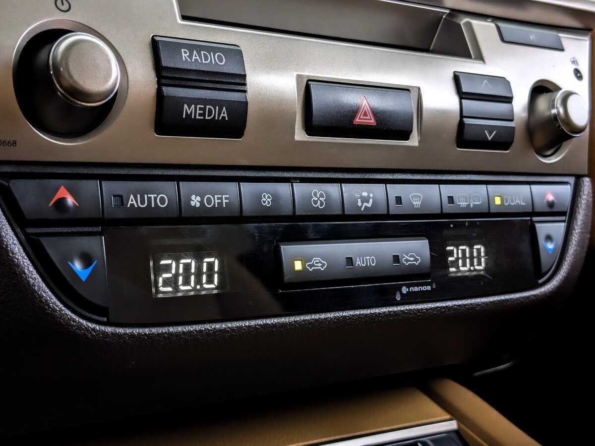 Б/У Лексус ЕС 2017 года. Фото: #21