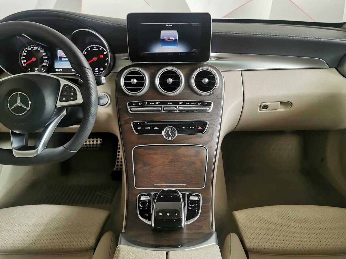 Б/У Мерседес-Бенц Ц-Класс 2015 года. Фото: #10