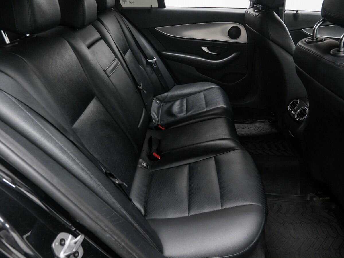 Б/У Мерседес-Бенц Е-Класс 2019 года. Фото: #8