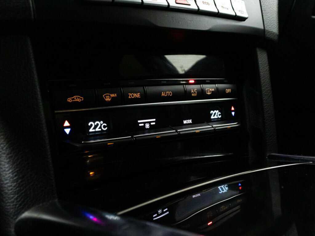 Б/У Мерседес-Бенц Е-Класс 2013 года. Фото: #14