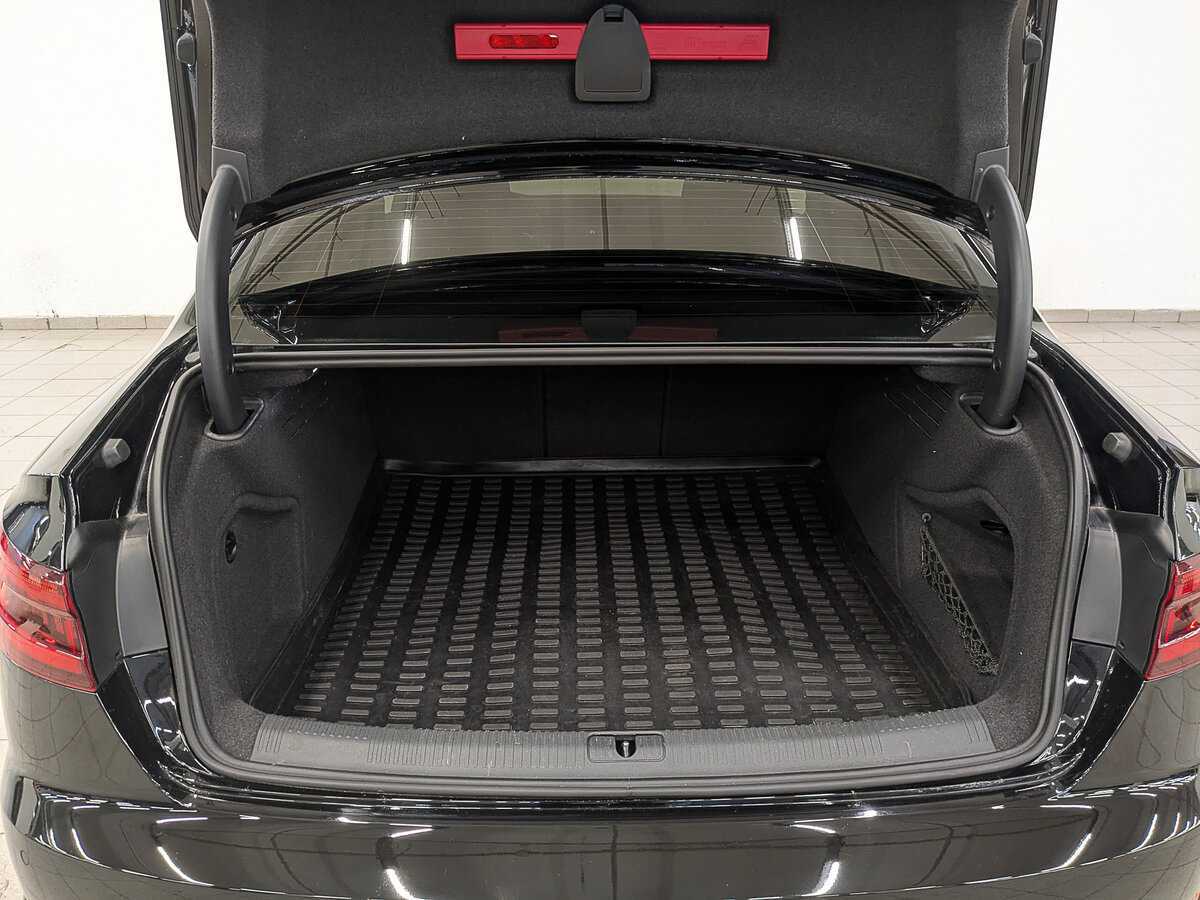 Б/У Ауди А4 2018 года. Фото: #9