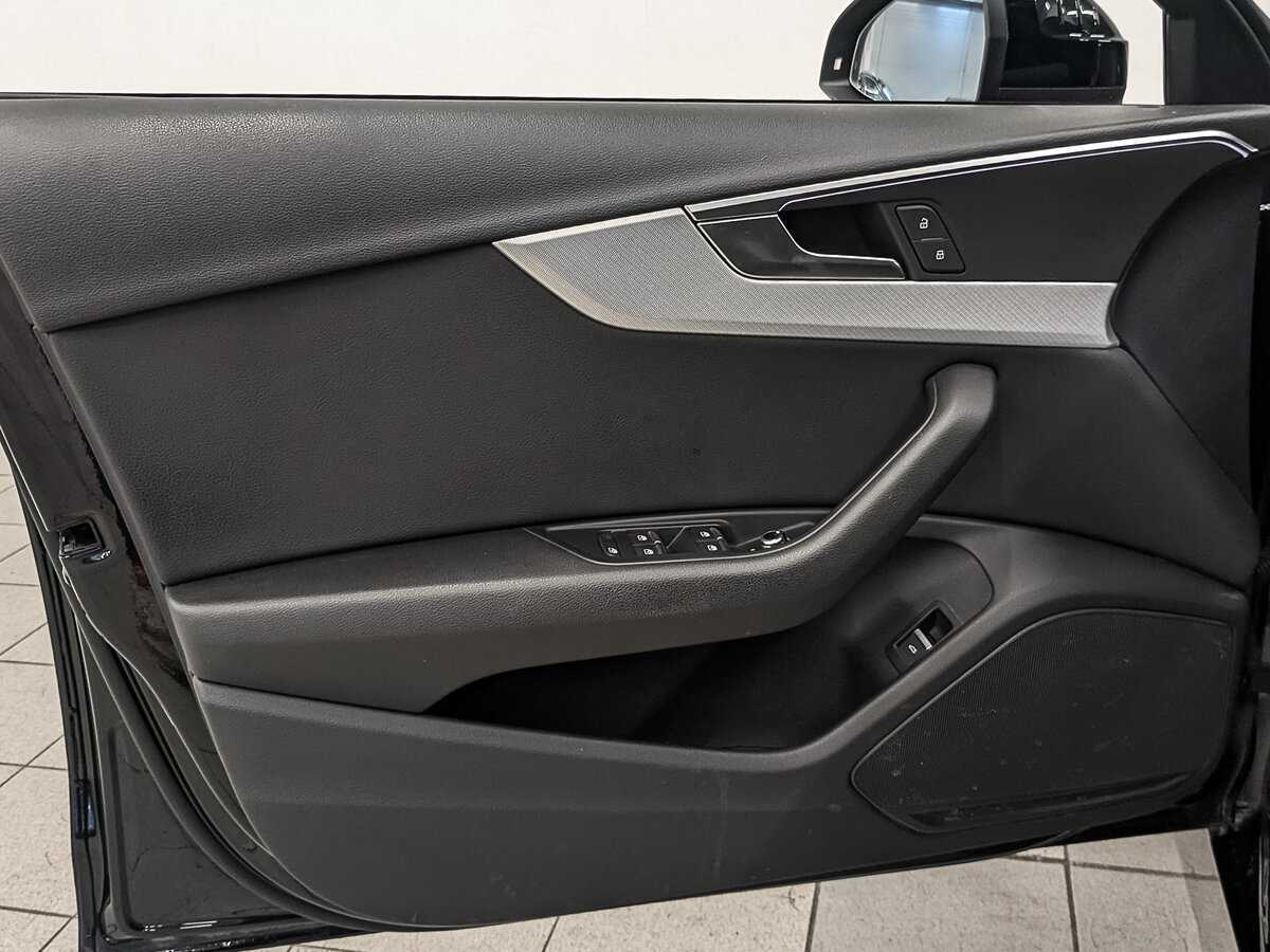 Б/У Ауди А4 2018 года. Фото: #17