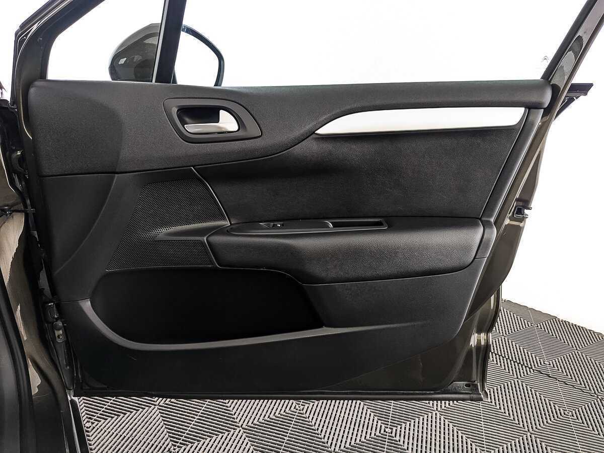 Б/У Ситроен Ц4 2018 года. Фото: #22