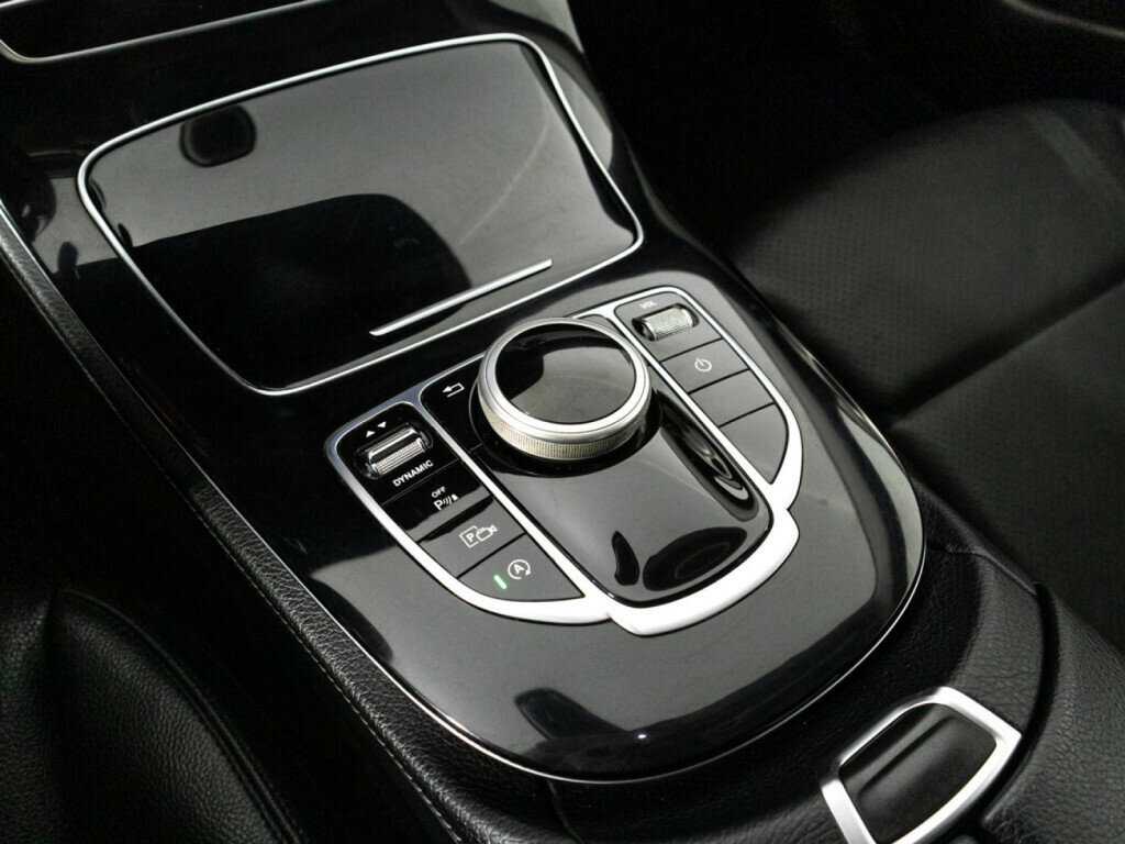 Б/У Мерседес-Бенц Е-Класс 2019 года. Фото: #17