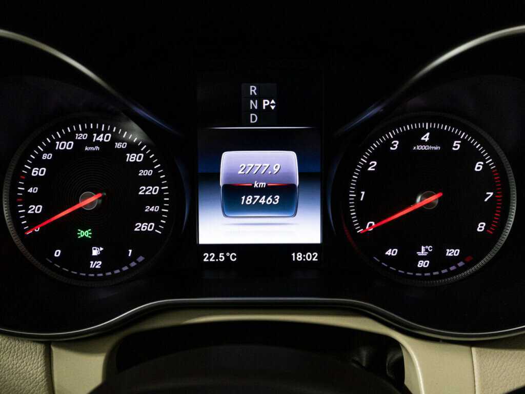 Б/У Мерседес-Бенц Ц-Класс 2015 года. Фото: #11