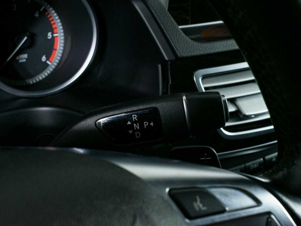 Б/У Мерседес-Бенц Е-Класс 2014 года. Фото: #13