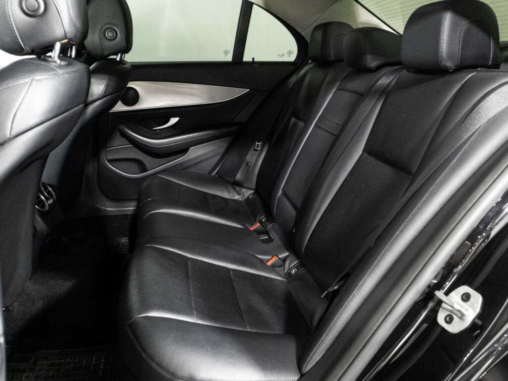 Б/У Мерседес-Бенц Е-Класс 2019 года. Фото: #9