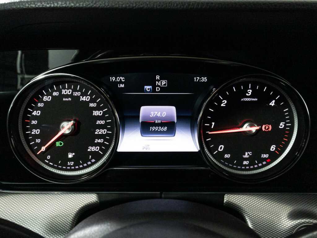 Б/У Мерседес-Бенц Е-Класс 2019 года. Фото: #11