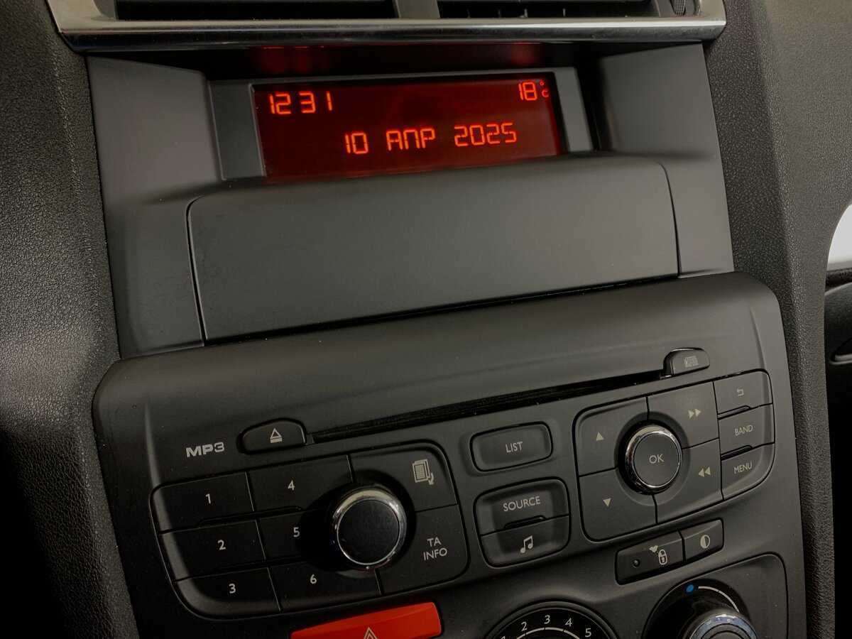 Б/У Ситроен Ц4 2015 года. Фото: #15