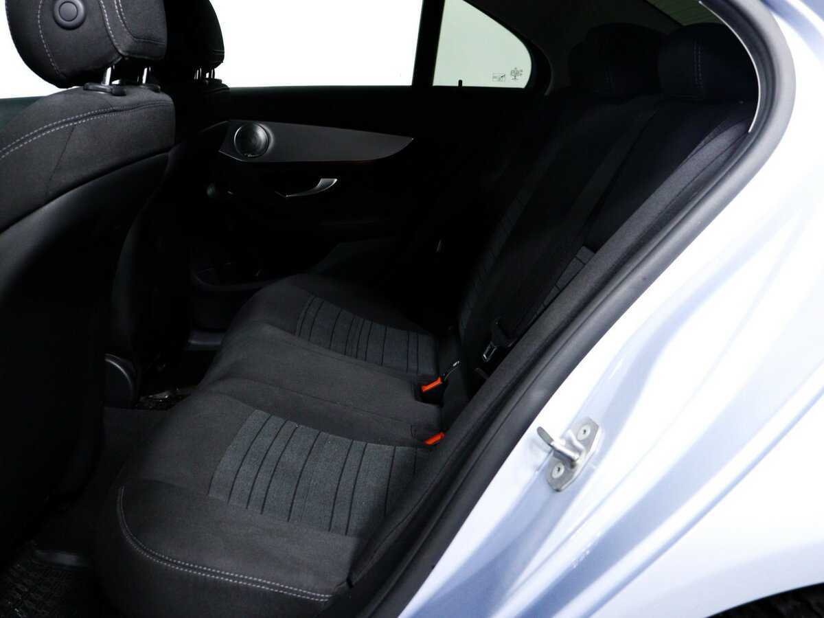 Б/У Мерседес-Бенц Ц-Класс 2017 года. Фото: #21