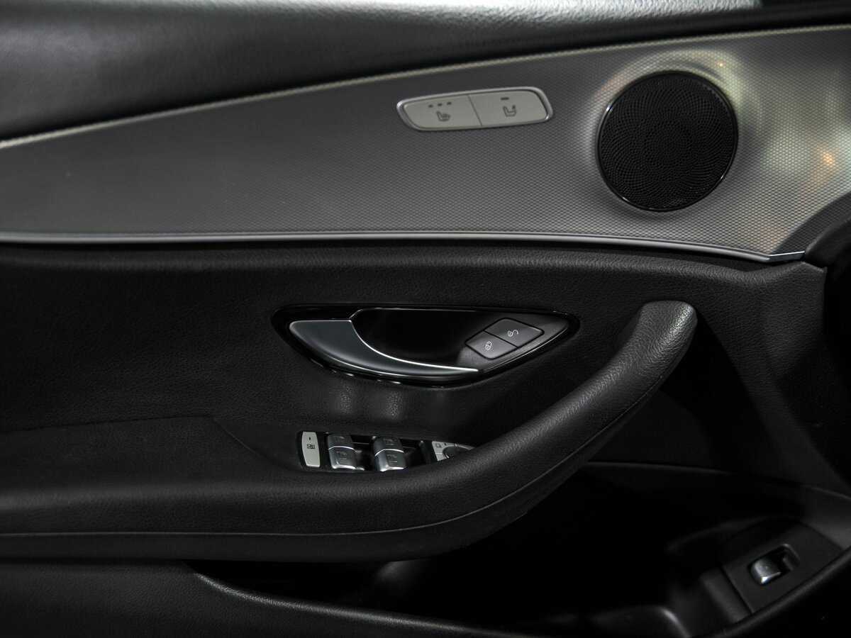 Б/У Мерседес-Бенц Е-Класс 2019 года. Фото: #12