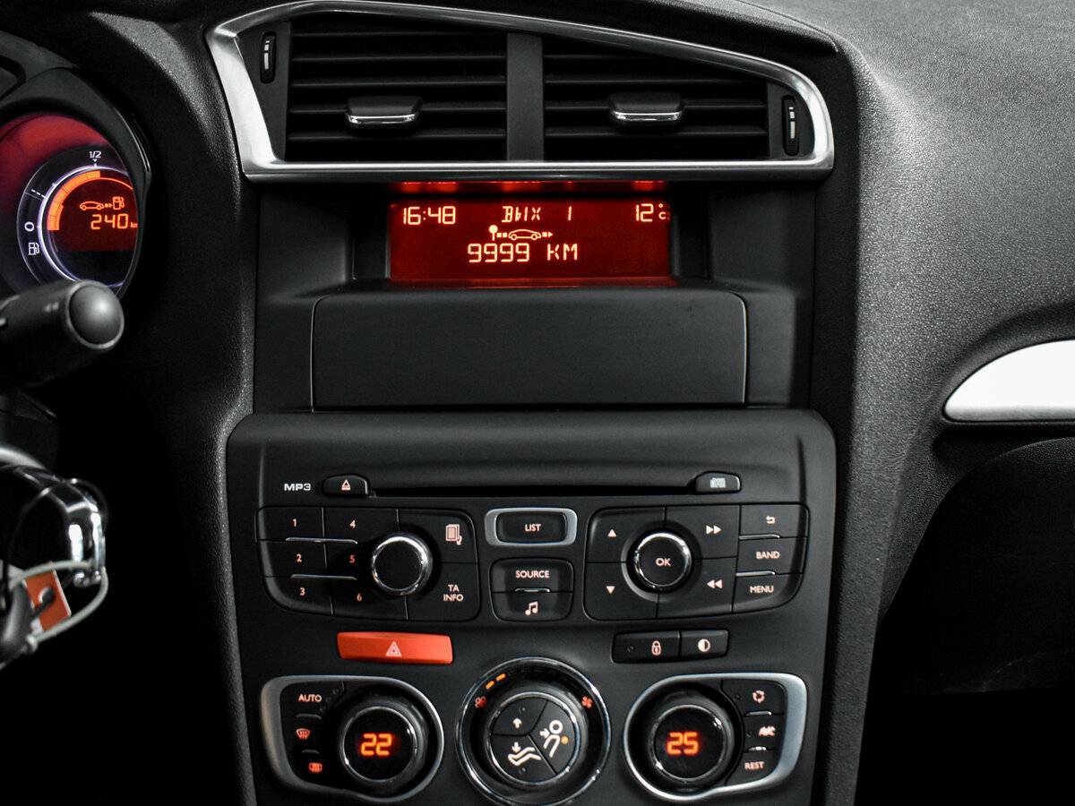 Б/У Ситроен Ц4 2013 года. Фото: #16