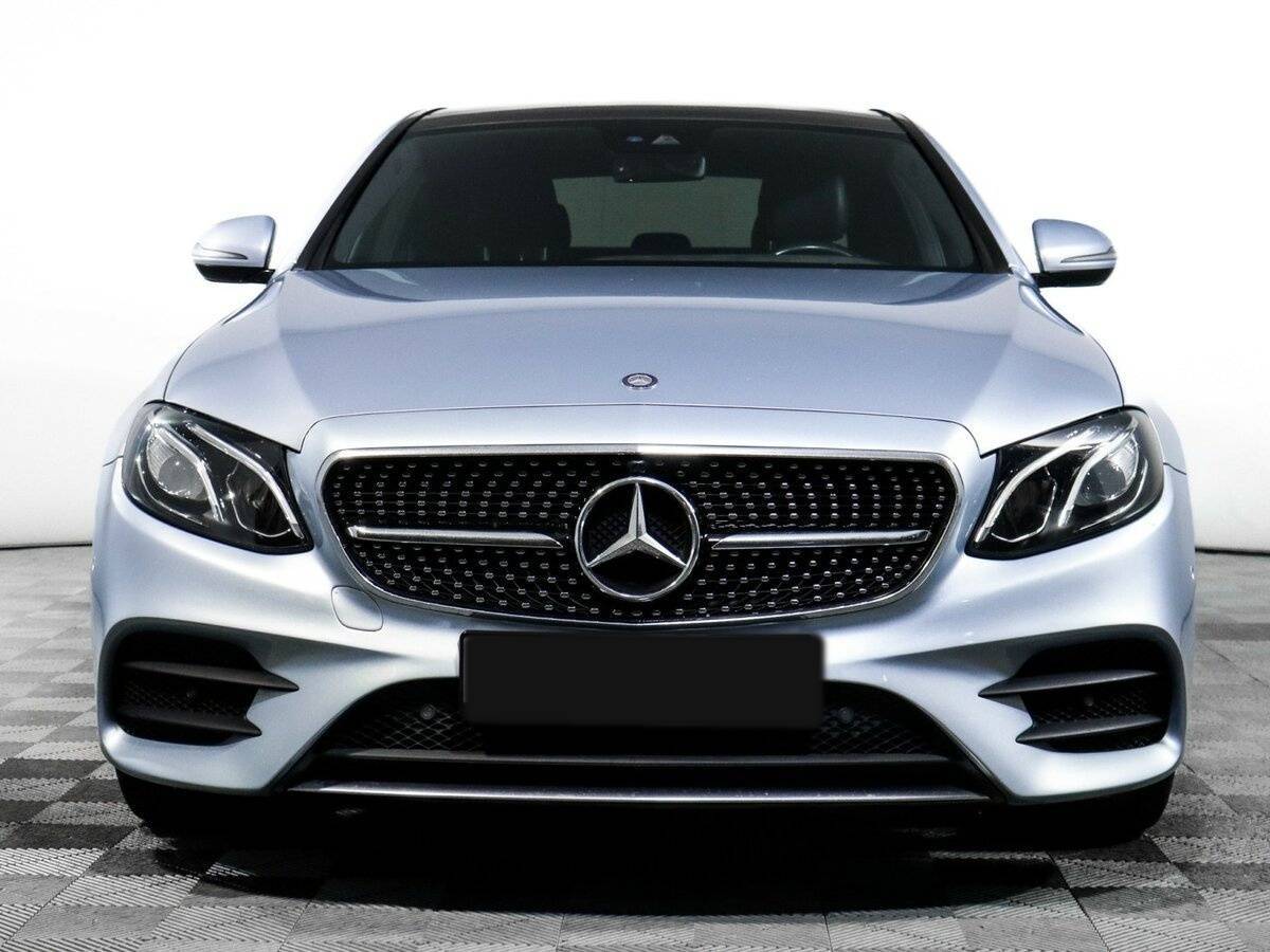 Б/У Мерседес-Бенц Е-Класс 2016 года. Фото: #1