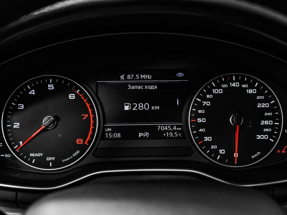 Б/У Ауди А4 2016 года. Фото: #9