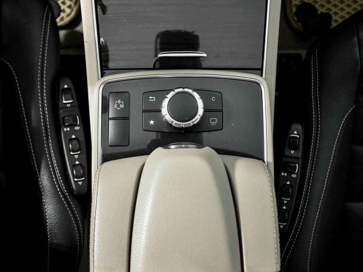 Б/У Мерседес-Бенц Е-Класс 2015 года. Фото: #11