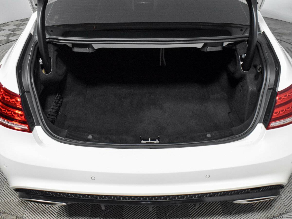 Б/У Мерседес-Бенц Е-Класс 2015 года. Фото: #22