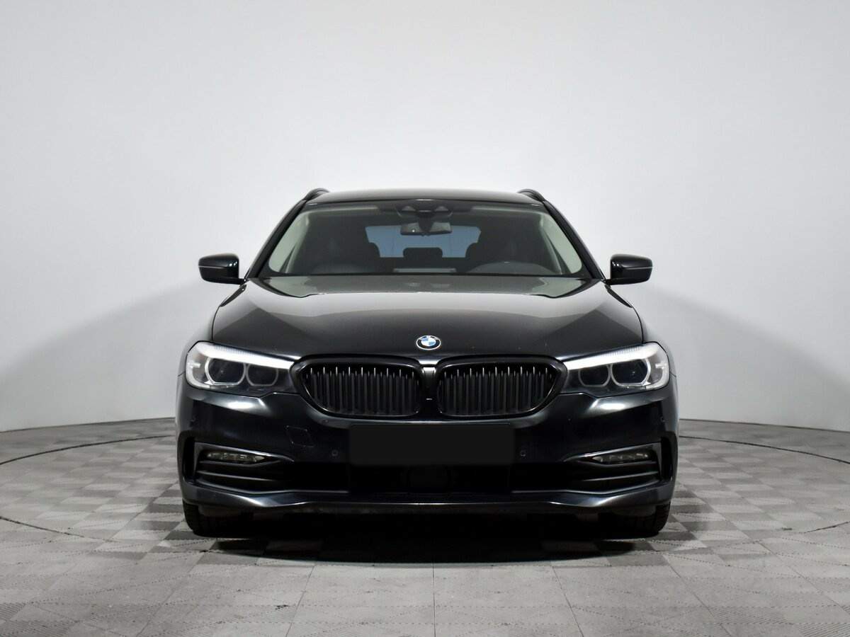 Б/У БМВ 5 серии 2017 года. Фото: #1