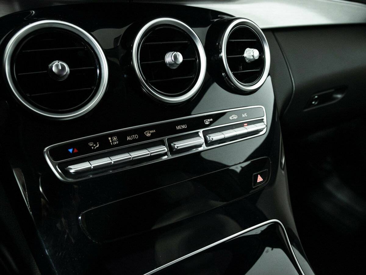 Б/У Мерседес-Бенц Ц-Класс 2015 года. Фото: #17