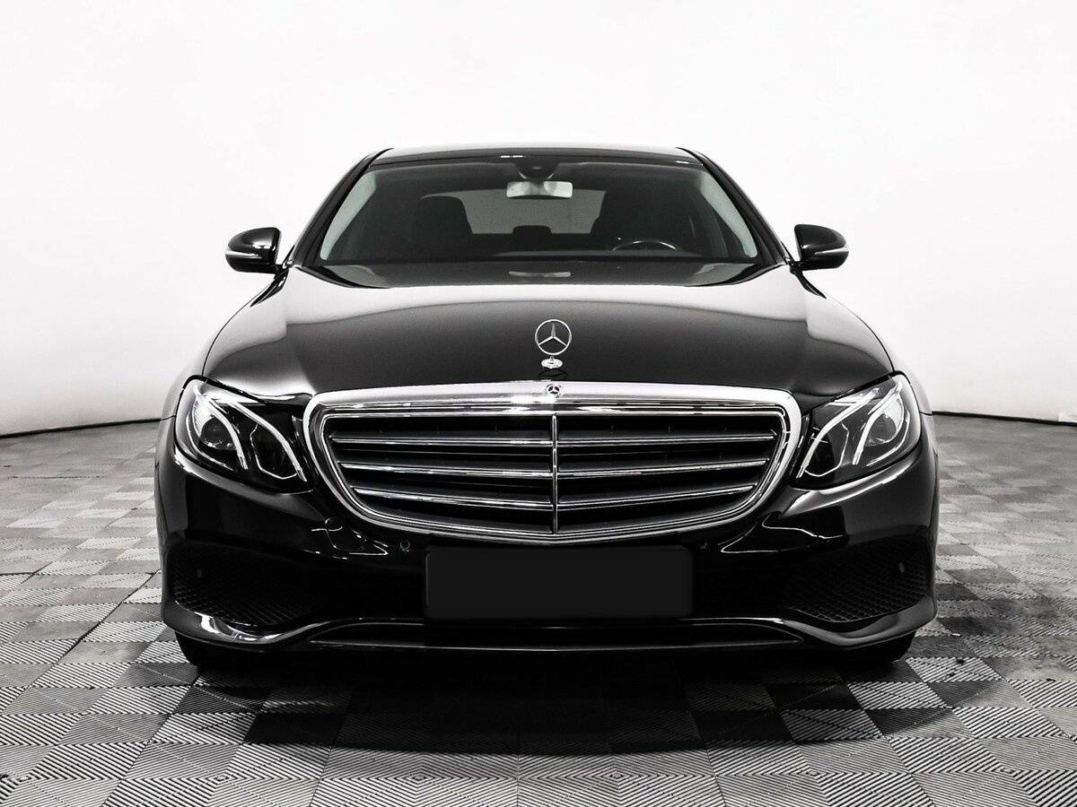 Б/У Мерседес-Бенц Е-Класс 2017 года. Фото: #1