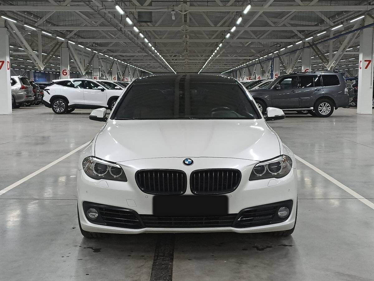 Б/У БМВ 5 серии 2015 года. Фото: #1