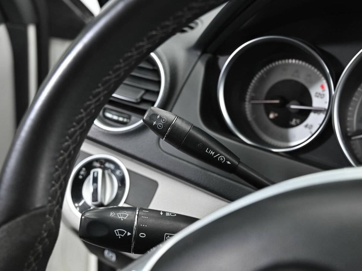 Б/У Мерседес-Бенц Ц-Класс 2012 года. Фото: #7