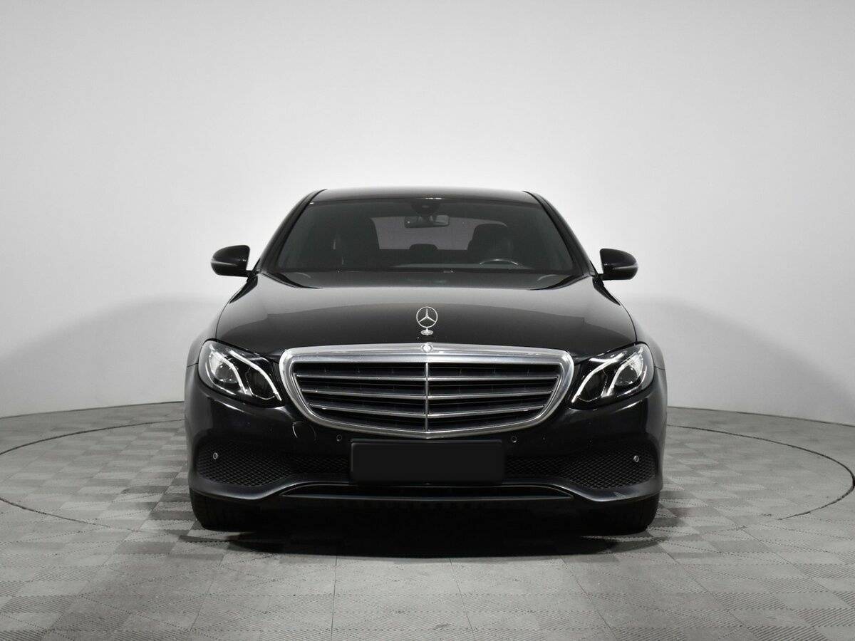 Б/У Мерседес-Бенц Е-Класс 2016 года. Фото: #1