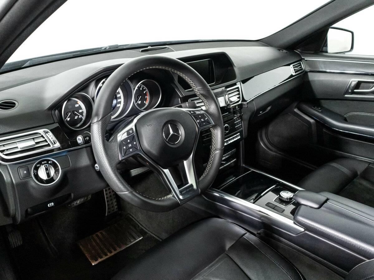 Б/У Мерседес-Бенц Е-Класс 2015 года. Фото: #10