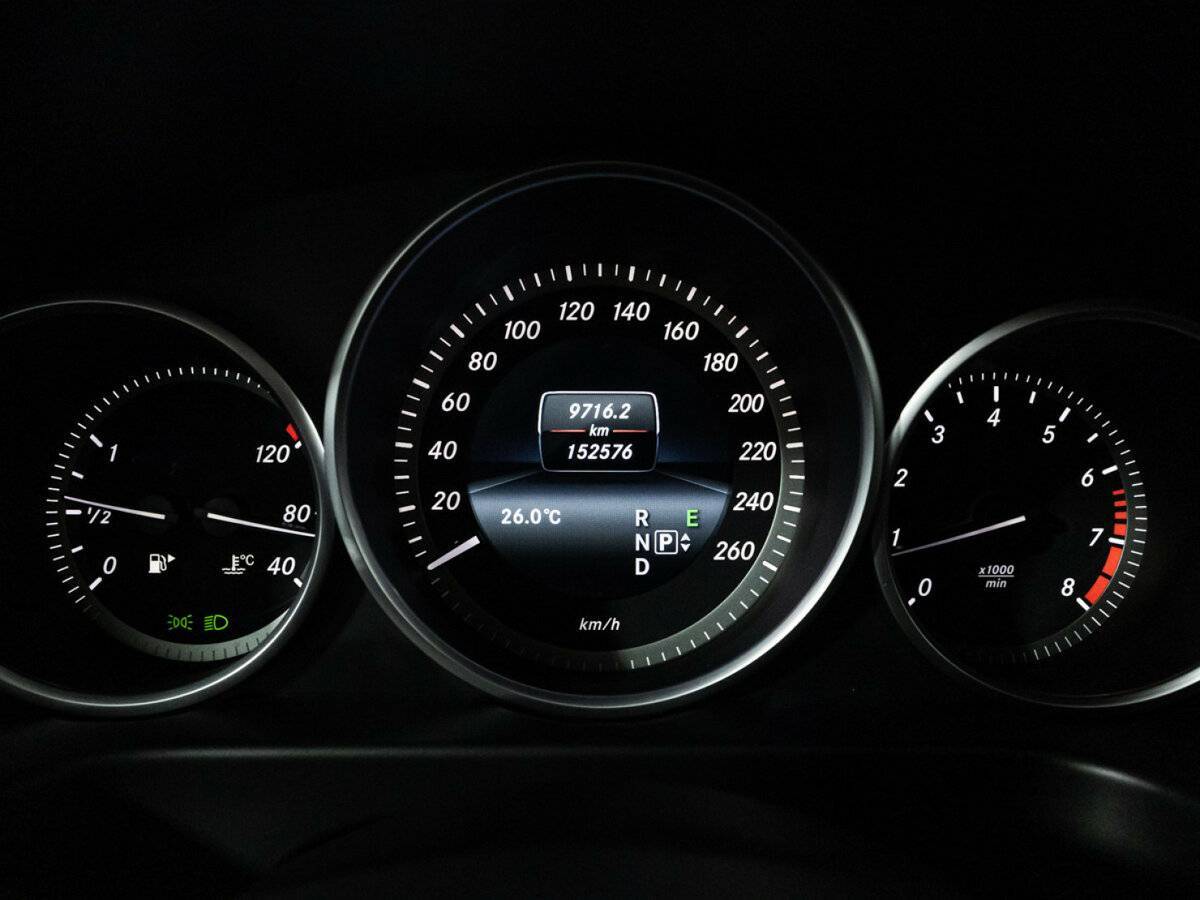 Б/У Мерседес-Бенц Е-Класс 2015 года. Фото: #11