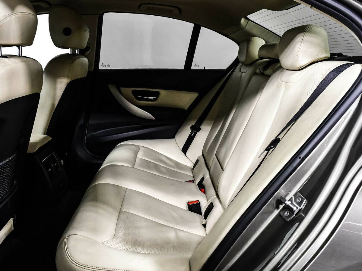 Б/У БМВ 3 серии 2015 года. Фото: #12