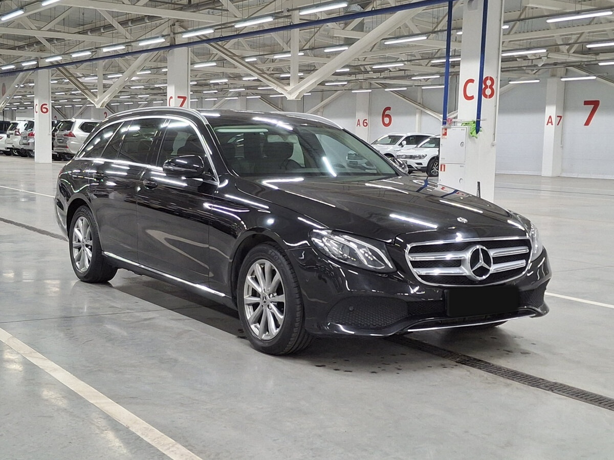 Б/У Мерседес-Бенц Е-Класс 2018 года. Фото: #2
