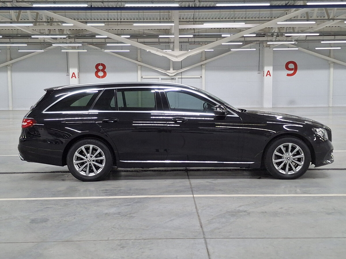 Б/У Мерседес-Бенц Е-Класс 2018 года. Фото: #3