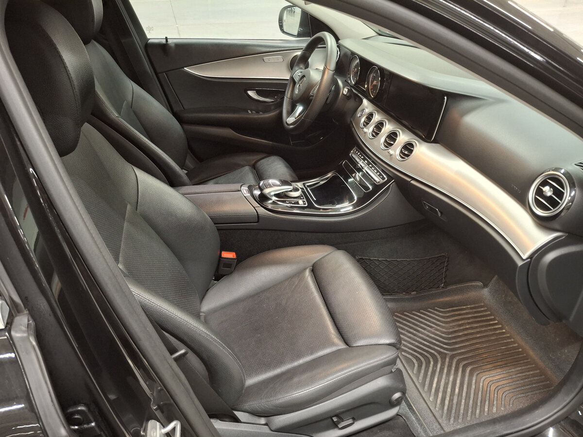 Б/У Мерседес-Бенц Е-Класс 2018 года. Фото: #9