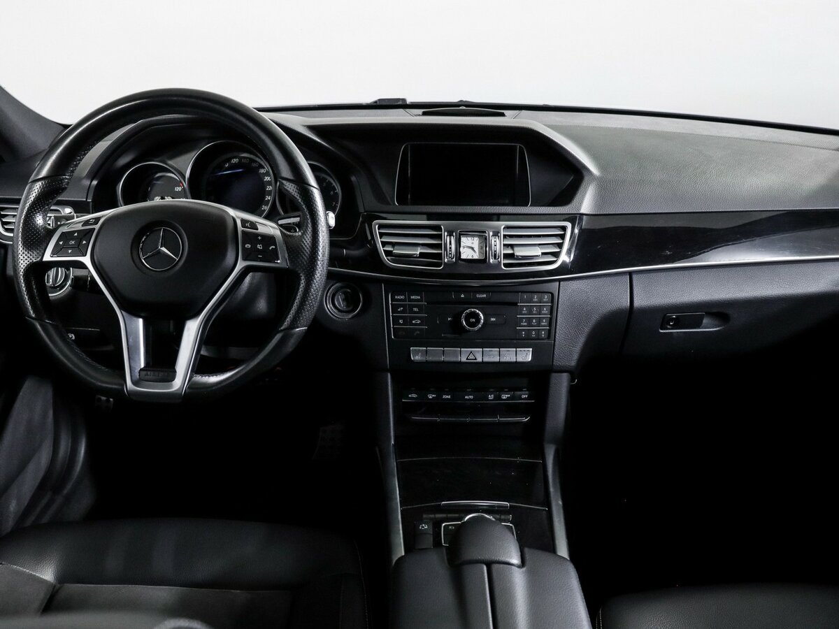 Б/У Мерседес-Бенц Е-Класс 2015 года. Фото: #9