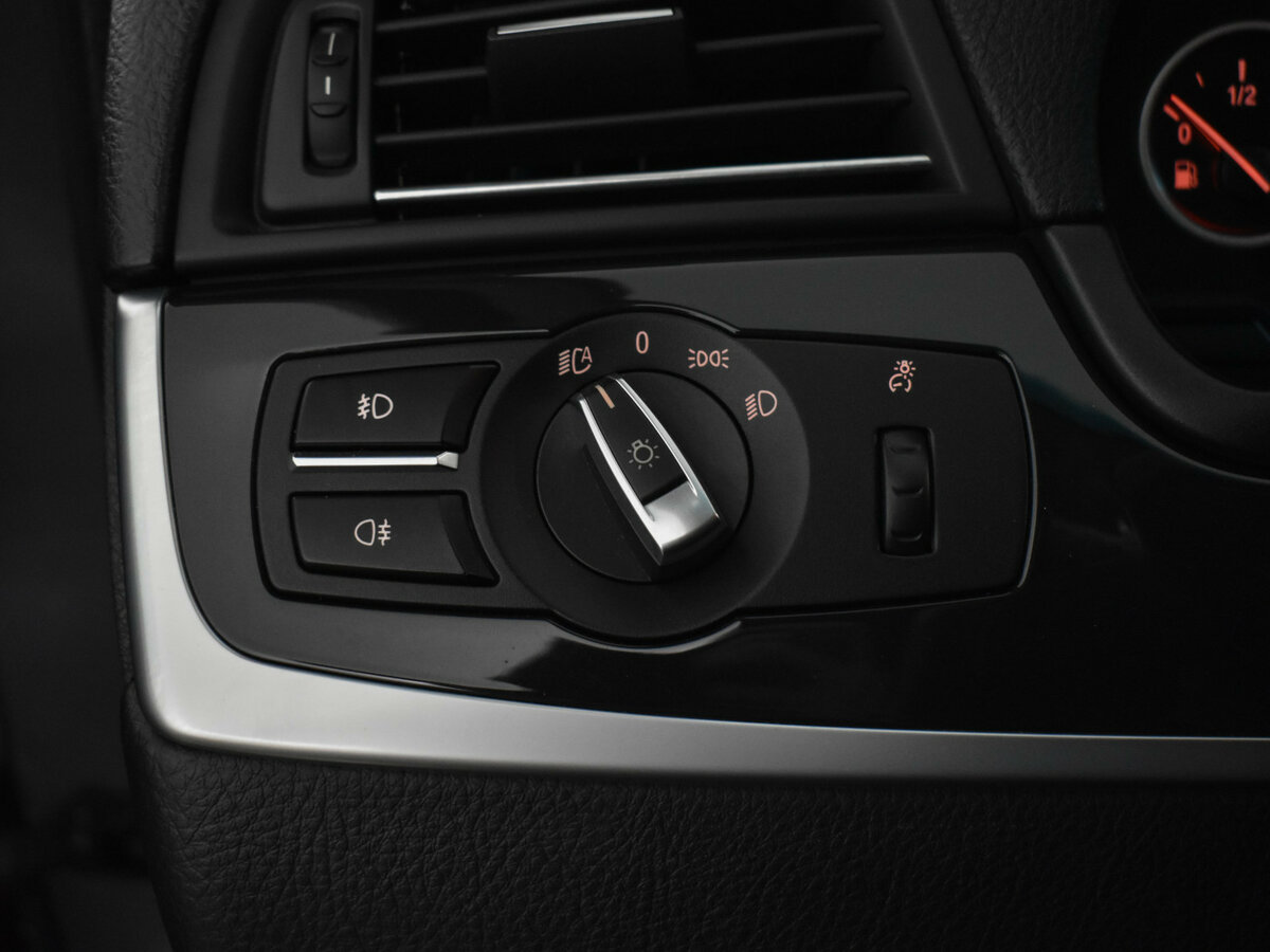 Б/У БМВ 5 серии 2013 года. Фото: #13