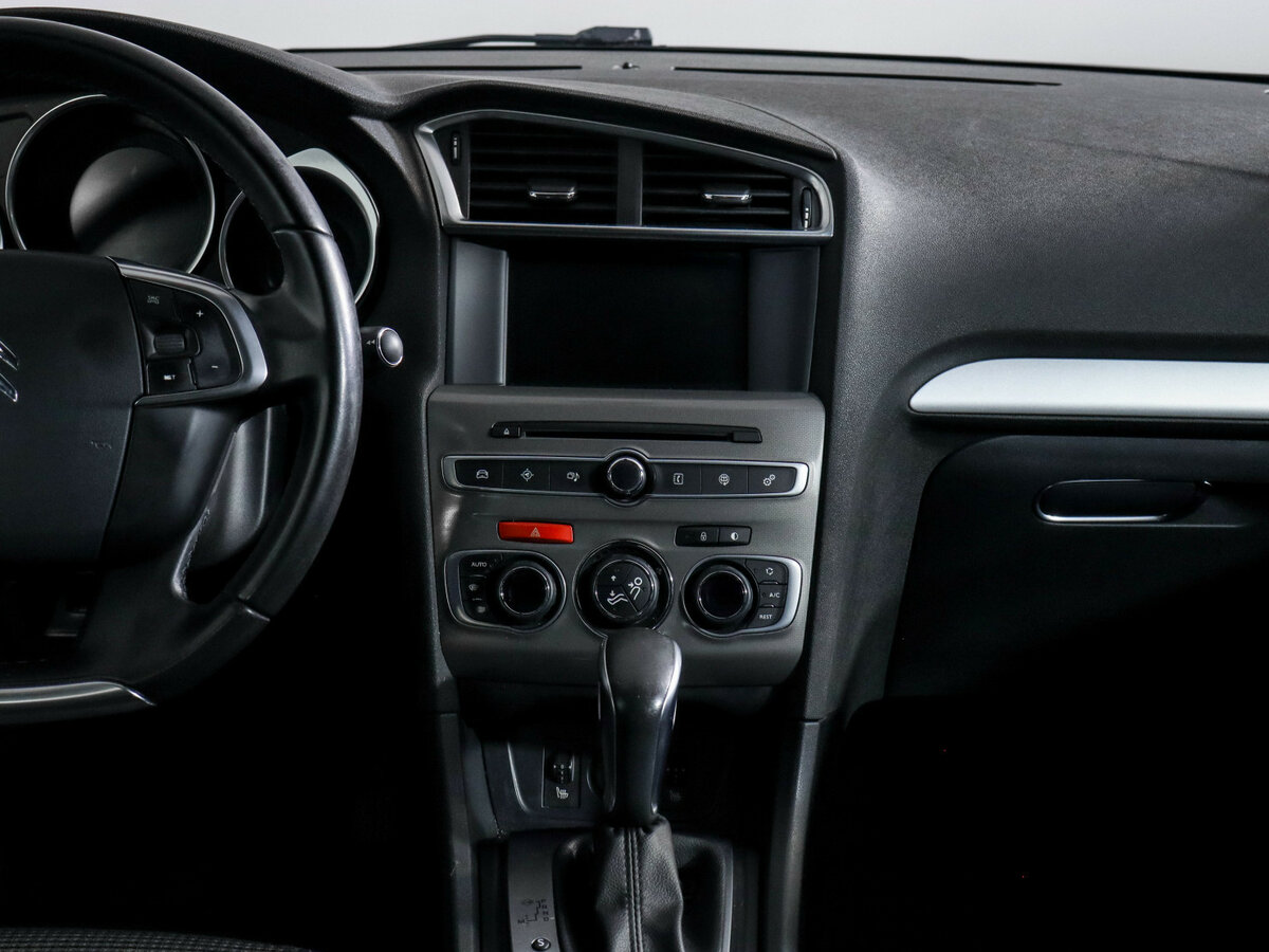 Б/У Ситроен Ц4 2016 года. Фото: #10