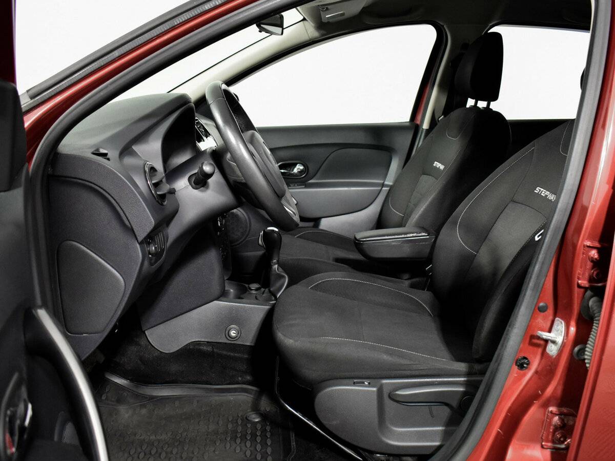 Б/У Рено Сандеро 2016 года. Фото: #9