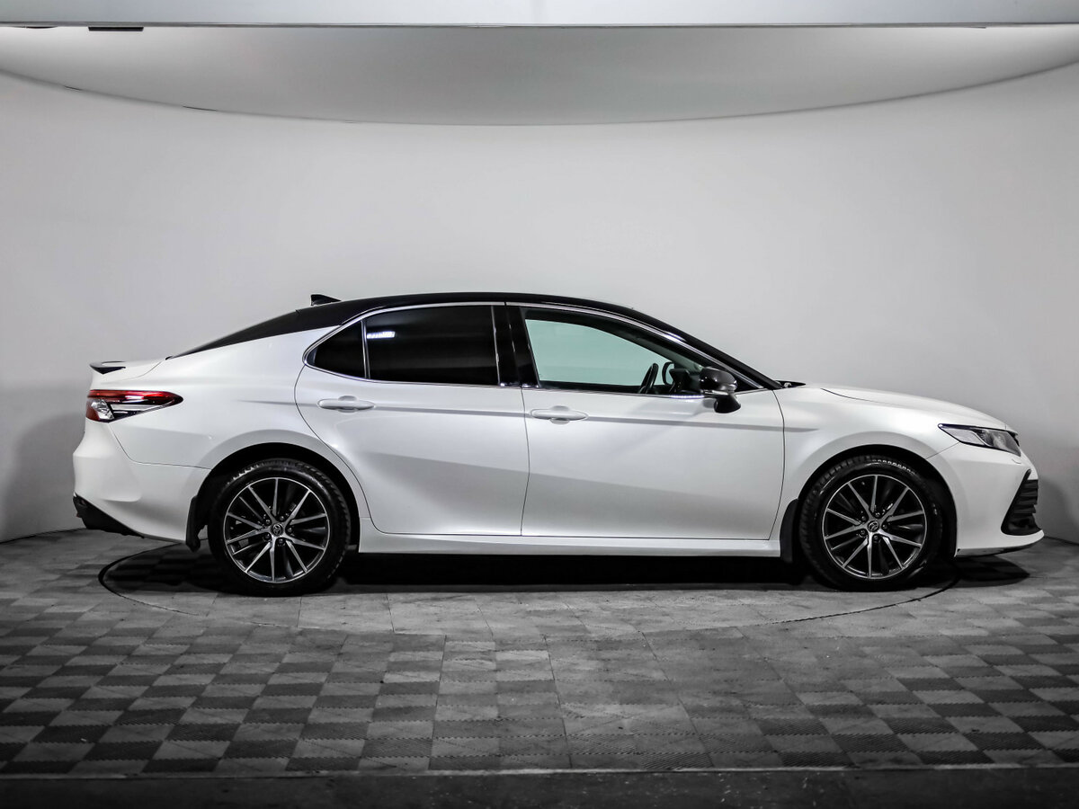 Б/У Тойота Камри 2021 года. Фото: #3