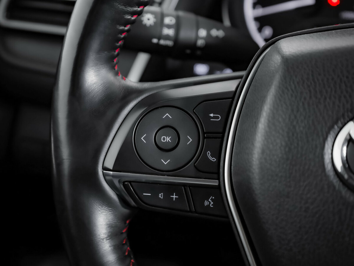 Б/У Тойота Камри 2021 года. Фото: #12