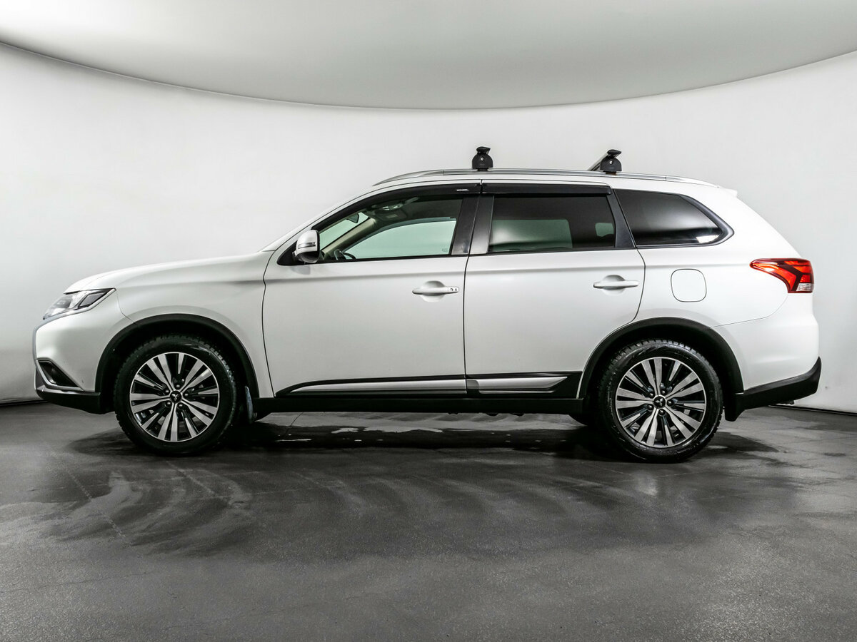 Б/У Митсубиши Оутлэндер 2021 года. Фото: #7