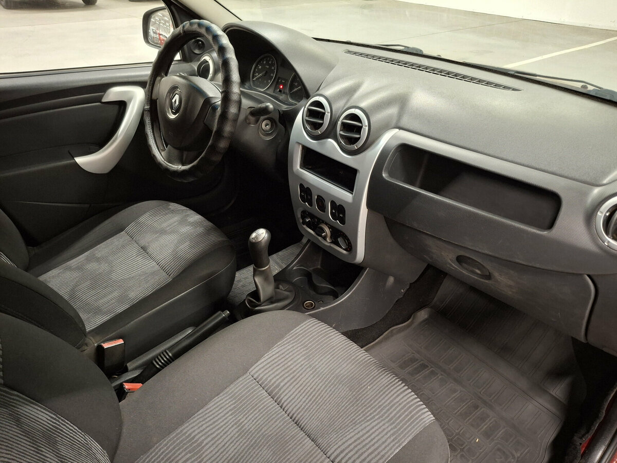 Б/У Рено Логан 2012 года. Фото: #10